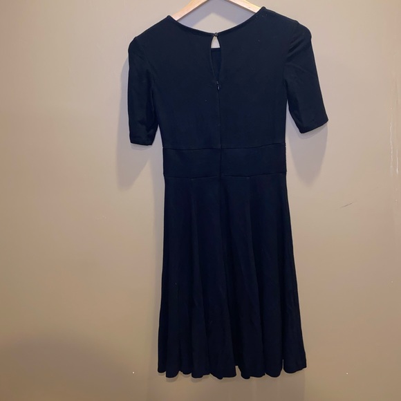 Elegant Black Dress - Picture 2 of 3